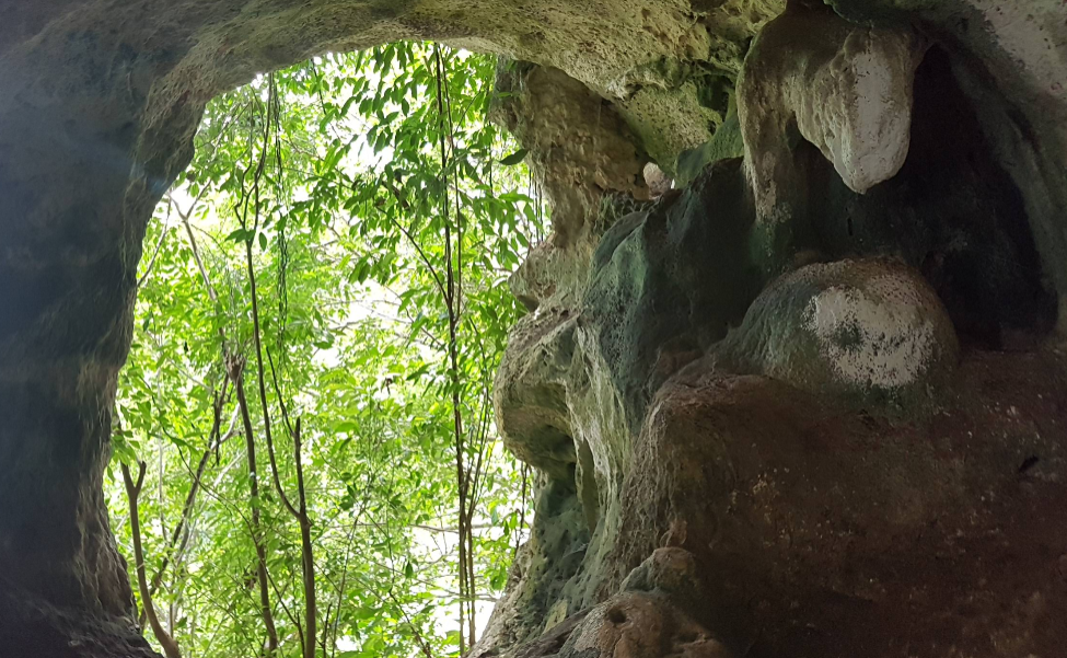 legenda terbentuknya goa karst batu hapu